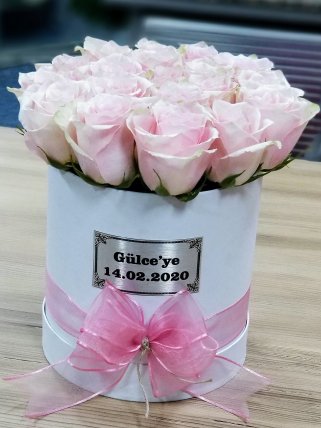 Kutuda Pembe Güller