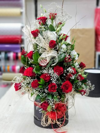 Kutuda Boylu Gül Aranjmanı