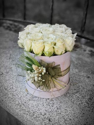 Kütahya Lale Çiçek Kutuda Beyaz Güller Bembeyaz