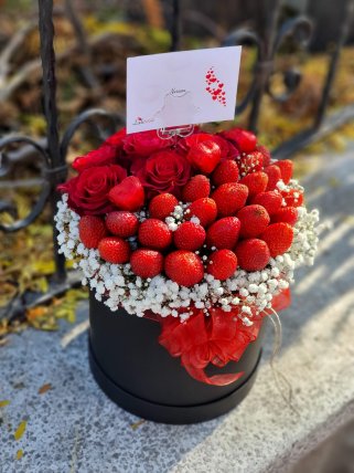 Çilekler ve Kırmızı Güller, Kütahya Çiçekçi