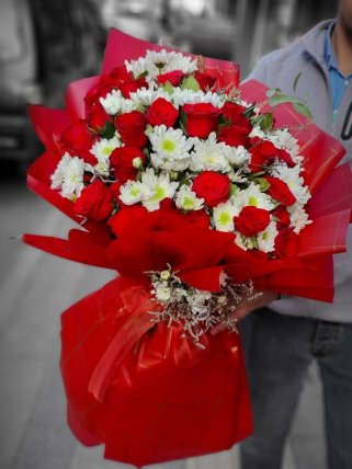 Kütahya Lale Çiçek Papatyalar İçinde Güller