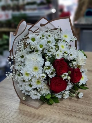 Kütahya Çiçekçi Papatyalar ve 3 Gül