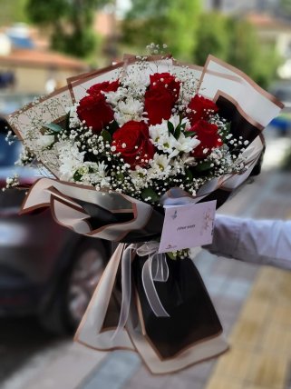 Kütahya Çiçek Gönderimi 7 Gül Papatya Buketi