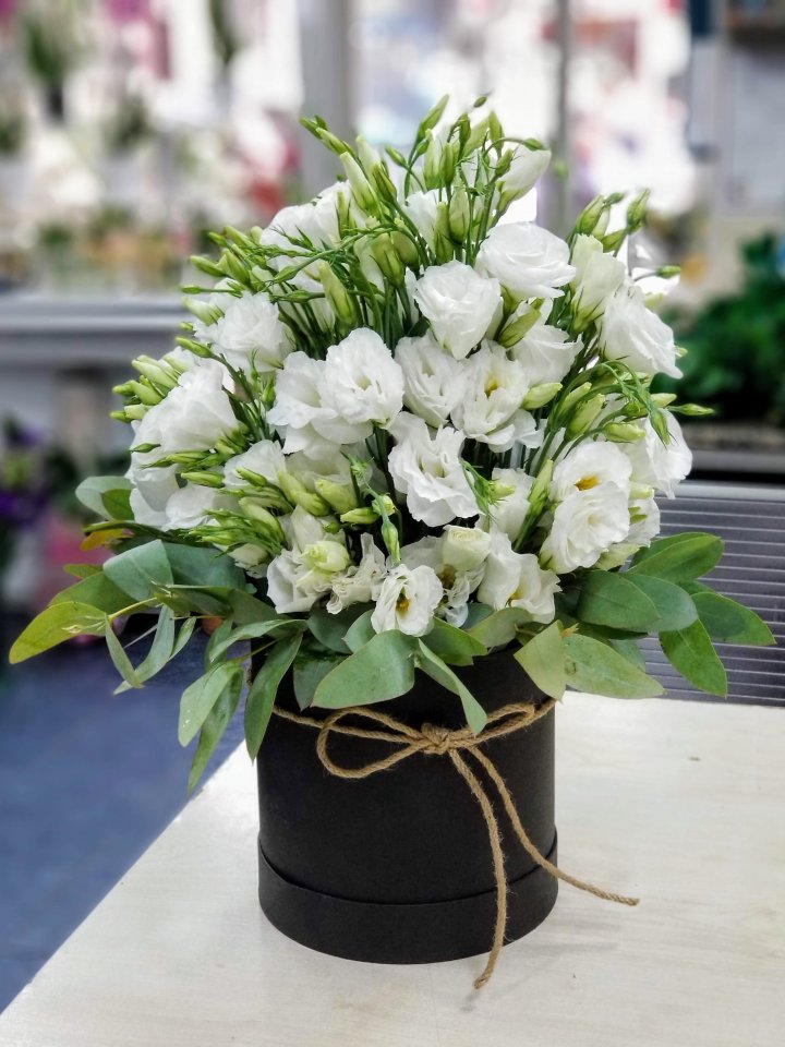 Kutuda Beyaz Lsiyantus Aranjmanı