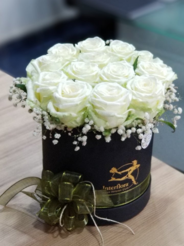 Kütahya Çiçekçi Beyaz Güller Kutu Aranjman