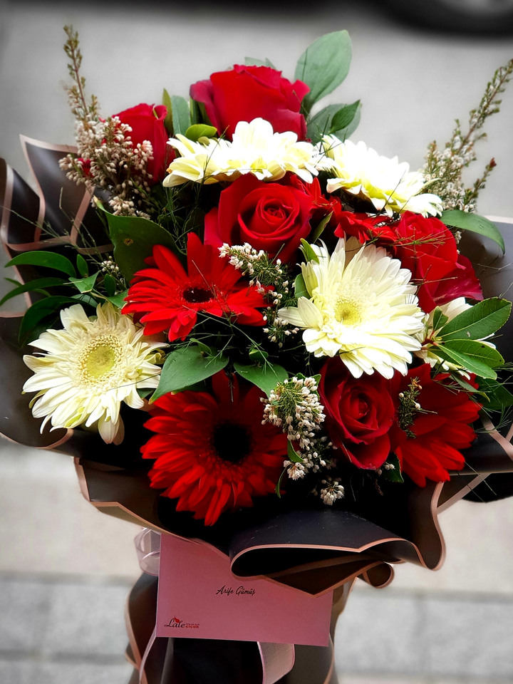 Kırmızı Beyaz Buket