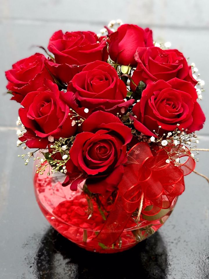 Cam Fanus İçinde Kırmızı Güller