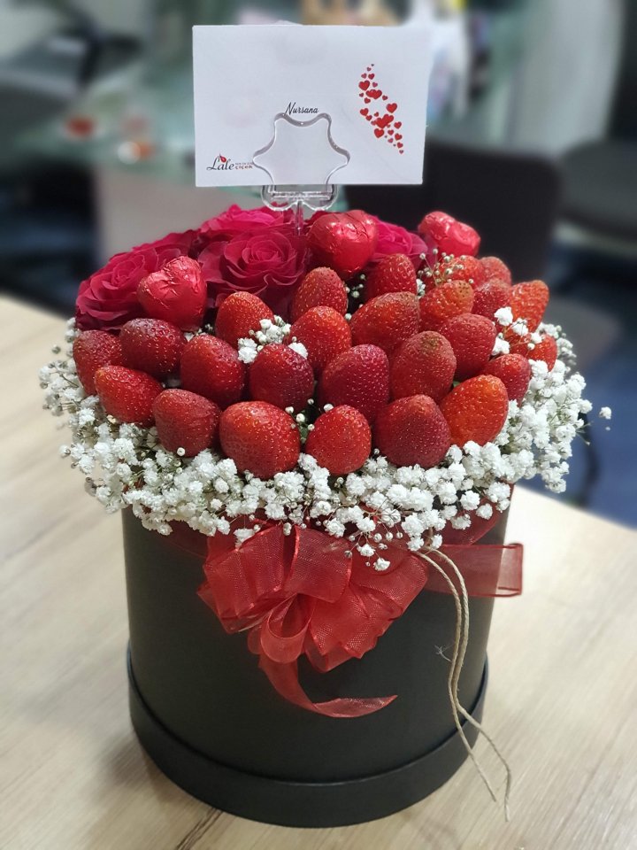 Çilekler ve Kırmızı Güller, Kütahya Çiçekçi