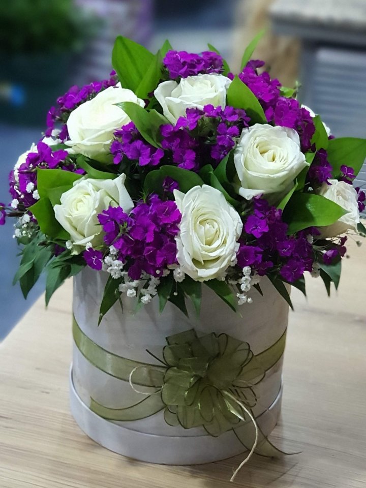 Beyaz Gül ve Hüsnü Yusuf Aranjmanı Kütahya Çiçekçi