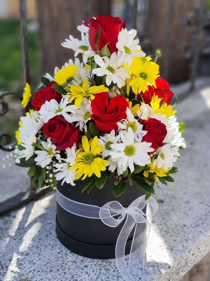 Kütahya çiçekçi Kutuda Renkli Çiçekler