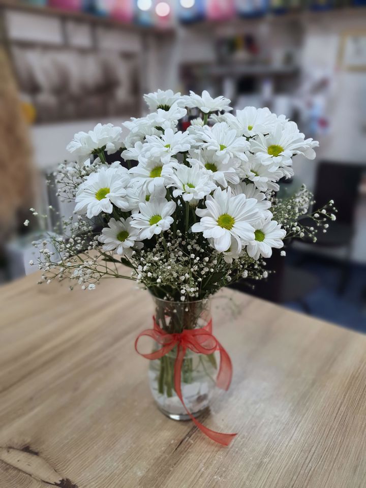 Cam Vazoda Papatyalar