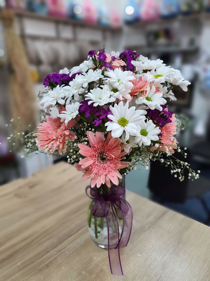 Cam Vazoda Kır Çiçekleri