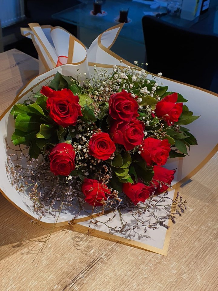 Kütahya Çiçekçi 9 Gül Buketi Cipso