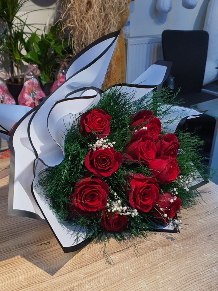 10 Kırmızı Gülden Buket