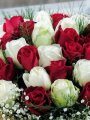 Çiçekçi - Beyaz Kırmızı Güllerin Uyumu