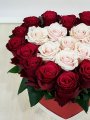 Çiçekçi - Kalp Kutuda Kırmızı Beyaz Güller