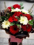 Çiçekçi - Kırmızı Beyaz Buket