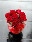 Çiçekçi - Cam Fanus İçinde Kırmızı Güller