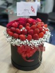 Çiçekçi - Çilekler ve Kırmızı Güller