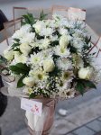 Çiçekçi - Beyaz Gül ve Krizantem Buketi